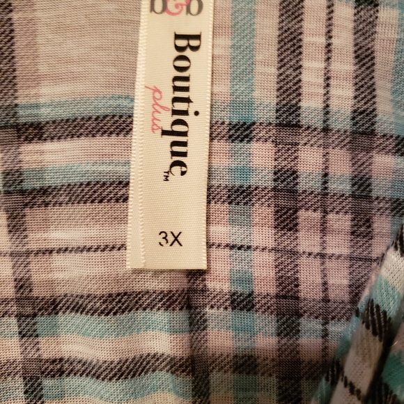 Ladies plus size blouse - Picture 4 of 5